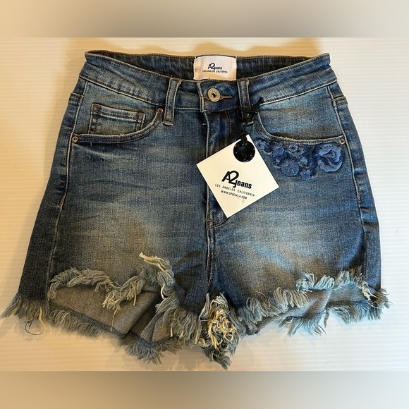 A2Jeans Denim Shorts - NWT - Embroidered - Size Small Raw Frayed Hem - Picture 1 of 8